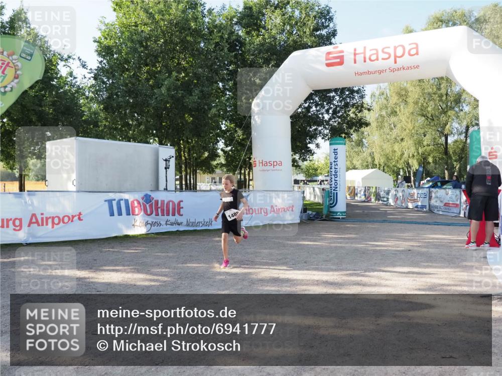 01.09.2024 - 17. Tribühne Triathlon Michael Strokosch http://msf.ph/oto/6941777 01.09.2024 09:22:57 Ziel 1488 meine-sportfotos.de