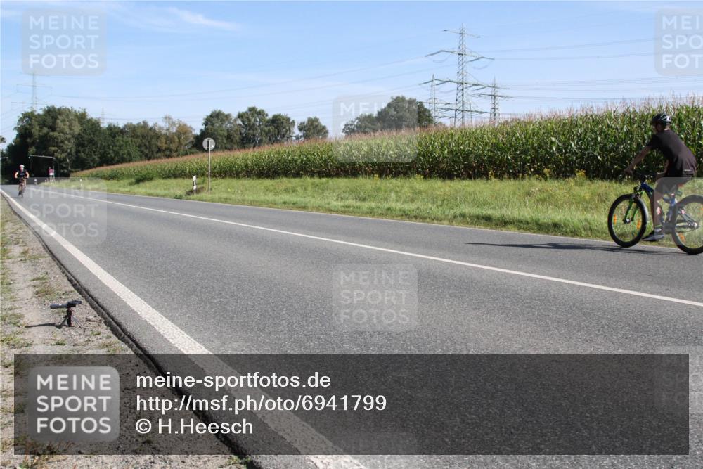 01.09.2024 - 17. Tribühne Triathlon H.Heesch http://msf.ph/oto/6941799 01.09.2024 10:37:05 Radfahren 245, 1068 meine-sportfotos.de