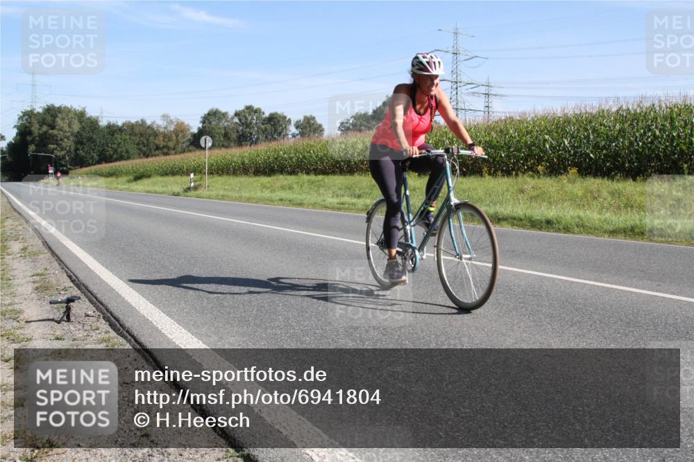 01.09.2024 - 17. Tribühne Triathlon H.Heesch http://msf.ph/oto/6941804 01.09.2024 10:38:34 Radfahren 151 meine-sportfotos.de