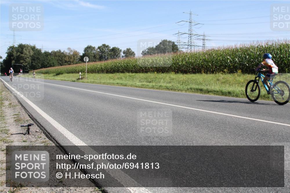 01.09.2024 - 17. Tribühne Triathlon H.Heesch http://msf.ph/oto/6941813 01.09.2024 10:40:47 Radfahren 138, 179 meine-sportfotos.de