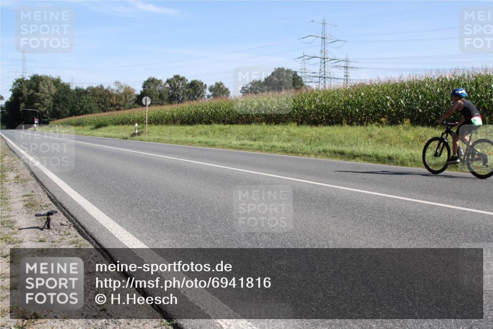 01.09.2024 - 17. Tribühne Triathlon H.Heesch http://msf.ph/oto/6941816 01.09.2024 10:41:05 Radfahren 204 meine-sportfotos.de