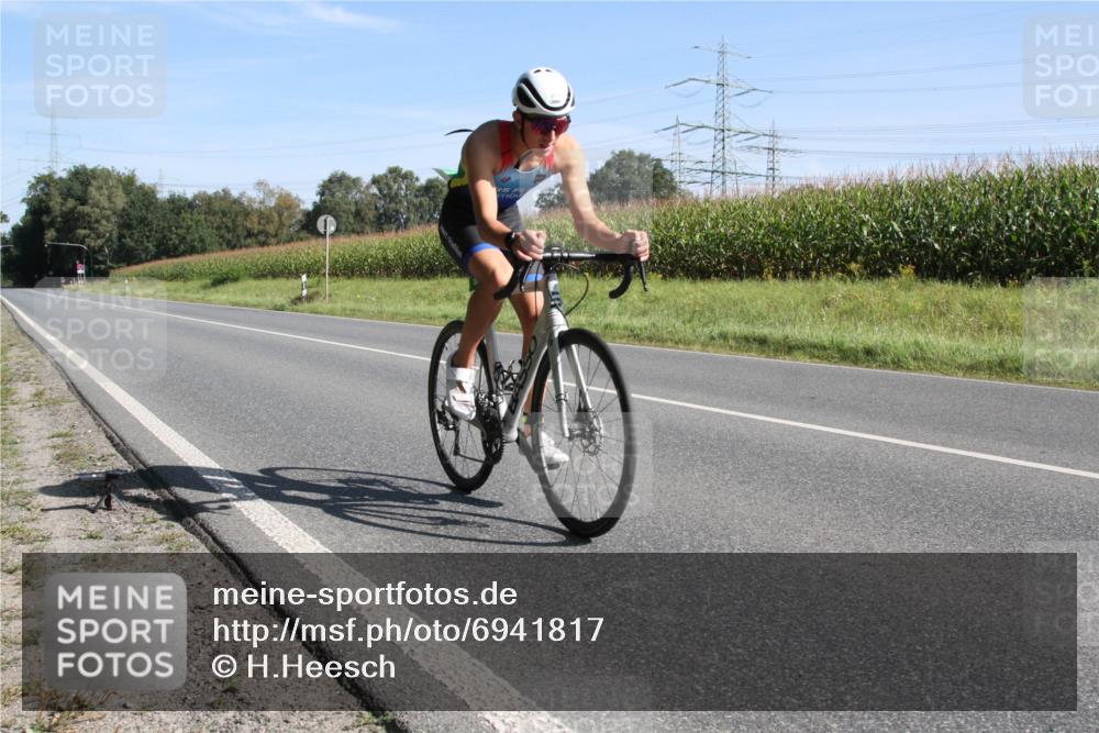 01.09.2024 - 17. Tribühne Triathlon H.Heesch http://msf.ph/oto/6941817 01.09.2024 10:41:30 Radfahren 256 meine-sportfotos.de