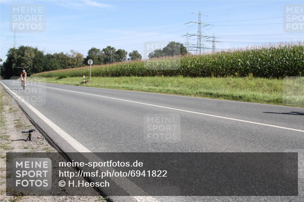 01.09.2024 - 17. Tribühne Triathlon H.Heesch http://msf.ph/oto/6941822 01.09.2024 10:42:12 Radfahren 217, 254, 266, 1067 meine-sportfotos.de