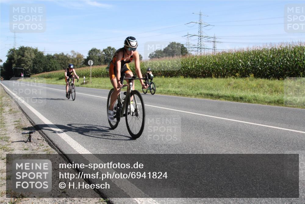 01.09.2024 - 17. Tribühne Triathlon H.Heesch http://msf.ph/oto/6941824 01.09.2024 10:42:14 Radfahren 217, 254, 266, 1067 meine-sportfotos.de