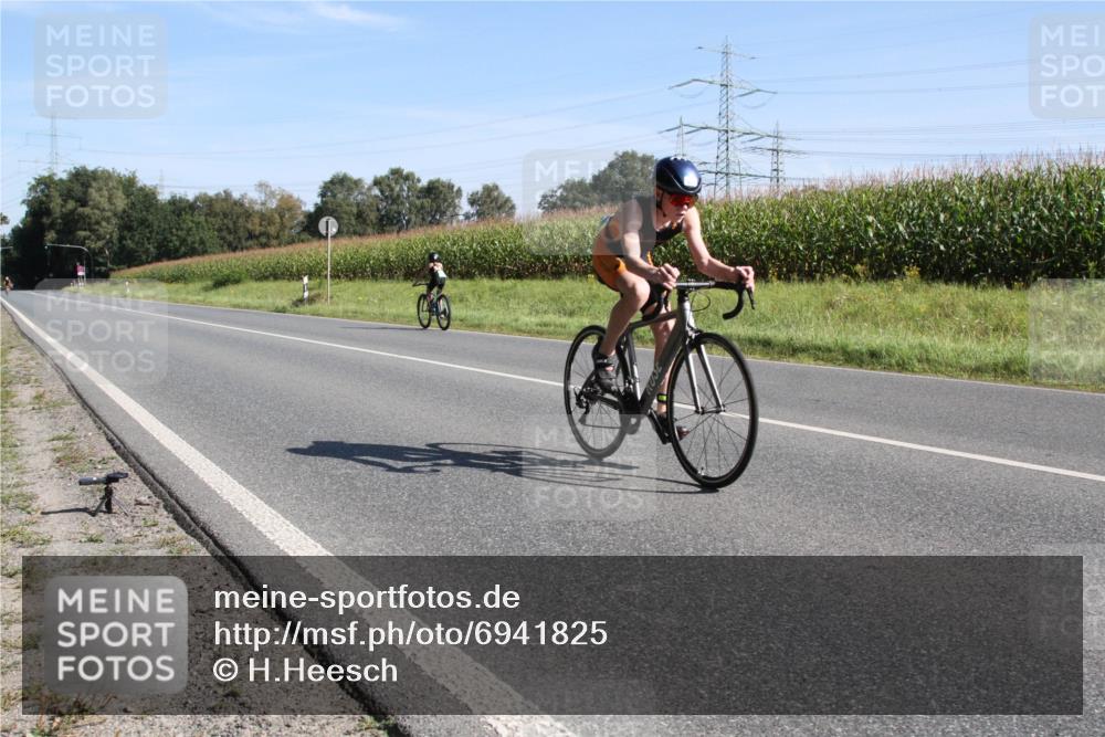 01.09.2024 - 17. Tribühne Triathlon H.Heesch http://msf.ph/oto/6941825 01.09.2024 10:42:15 Radfahren 217, 254, 266, 1067 meine-sportfotos.de