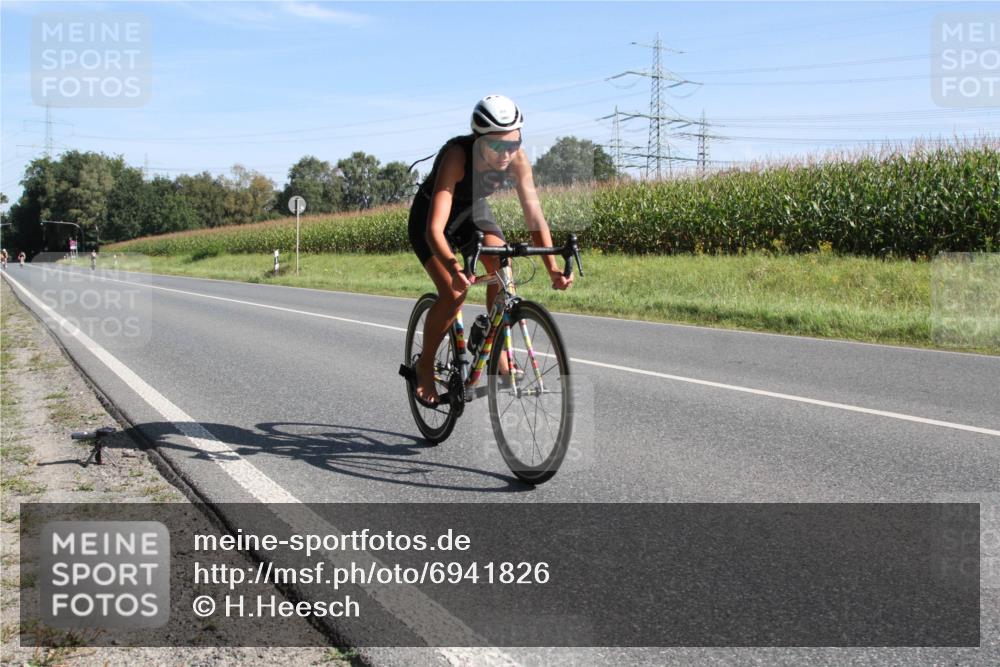 01.09.2024 - 17. Tribühne Triathlon H.Heesch http://msf.ph/oto/6941826 01.09.2024 10:42:25 Radfahren 306 meine-sportfotos.de