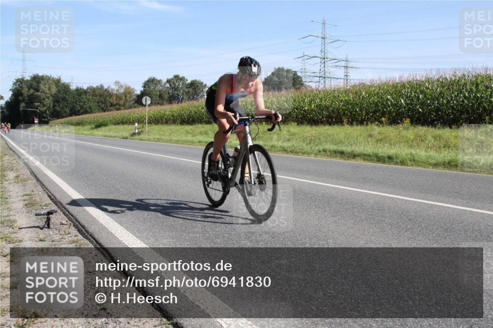 01.09.2024 - 17. Tribühne Triathlon H.Heesch http://msf.ph/oto/6941830 01.09.2024 10:42:41 Radfahren 251, 253 meine-sportfotos.de