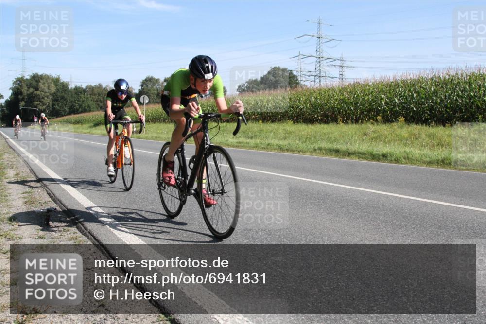 01.09.2024 - 17. Tribühne Triathlon H.Heesch http://msf.ph/oto/6941831 01.09.2024 10:42:48 Radfahren 246, 264, 273, 274 meine-sportfotos.de