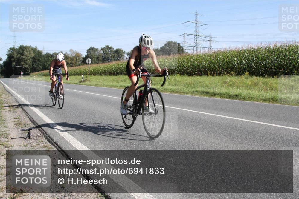 01.09.2024 - 17. Tribühne Triathlon H.Heesch http://msf.ph/oto/6941833 01.09.2024 10:42:51 Radfahren 246, 264, 273, 274 meine-sportfotos.de