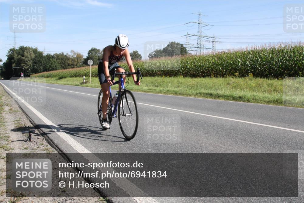 01.09.2024 - 17. Tribühne Triathlon H.Heesch http://msf.ph/oto/6941834 01.09.2024 10:42:51 Radfahren 246, 264, 273, 274 meine-sportfotos.de