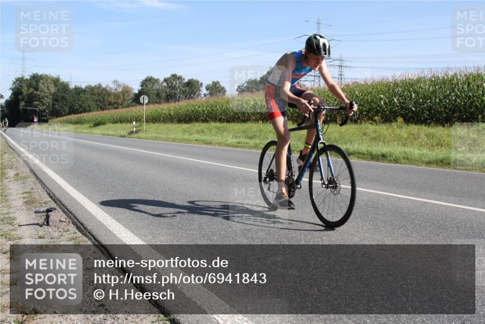 01.09.2024 - 17. Tribühne Triathlon H.Heesch http://msf.ph/oto/6941843 01.09.2024 10:43:48 Radfahren 267 meine-sportfotos.de