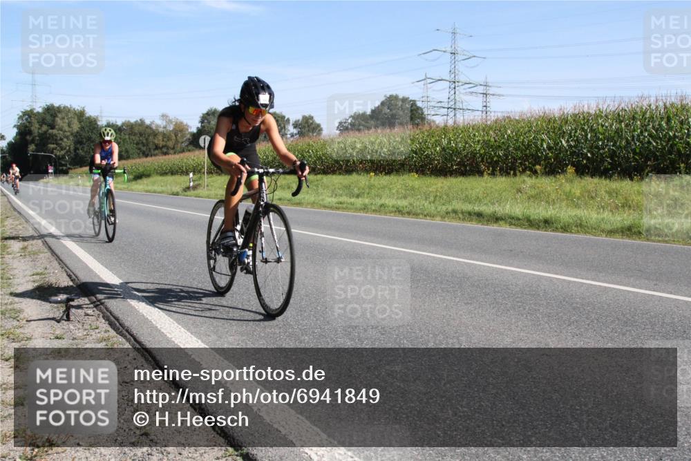 01.09.2024 - 17. Tribühne Triathlon H.Heesch http://msf.ph/oto/6941849 01.09.2024 10:44:04 Radfahren 186, 292, 293, 302 meine-sportfotos.de
