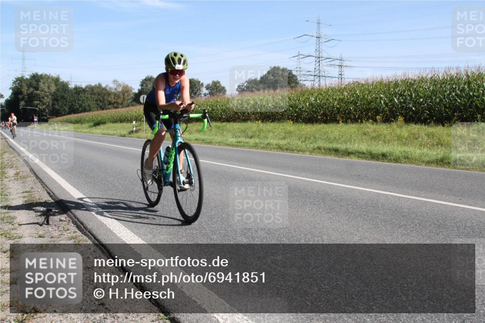 01.09.2024 - 17. Tribühne Triathlon H.Heesch http://msf.ph/oto/6941851 01.09.2024 10:44:04 Radfahren 186, 292, 293, 302 meine-sportfotos.de