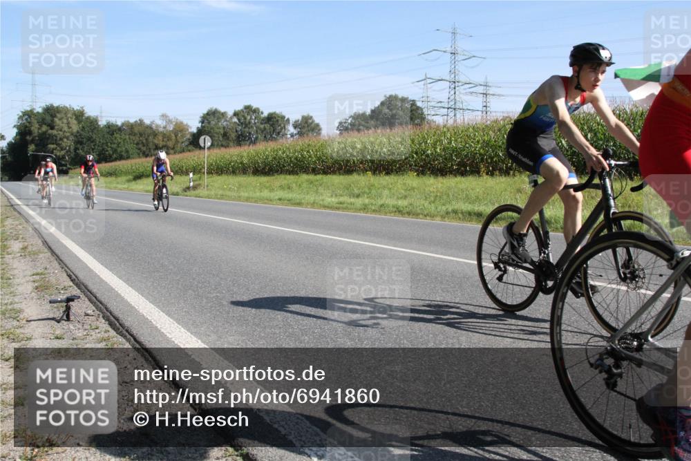 01.09.2024 - 17. Tribühne Triathlon H.Heesch http://msf.ph/oto/6941860 01.09.2024 10:44:15 Radfahren 181, 220, 222, 231, 232, 265, 278 meine-sportfotos.de