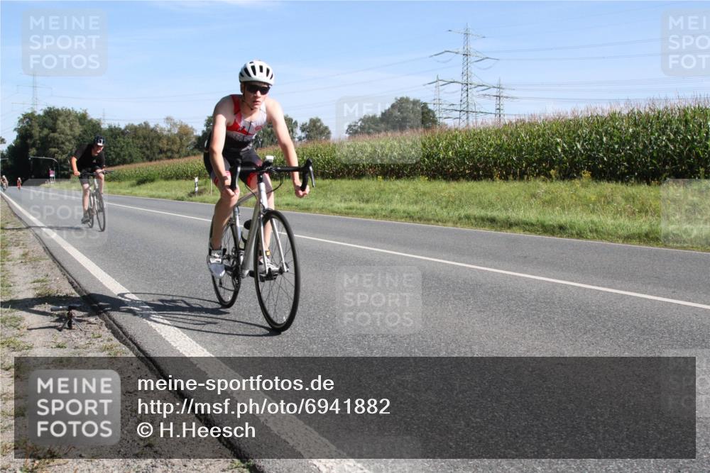 01.09.2024 - 17. Tribühne Triathlon H.Heesch http://msf.ph/oto/6941882 01.09.2024 10:45:56 Radfahren 259, 275, 288 meine-sportfotos.de