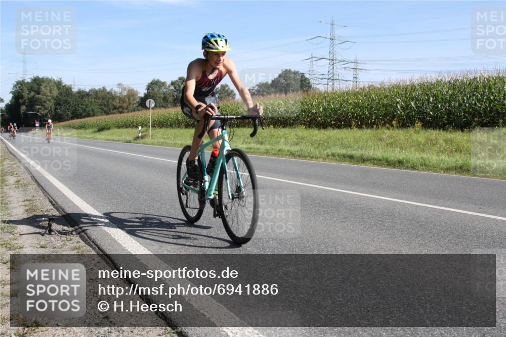 01.09.2024 - 17. Tribühne Triathlon H.Heesch http://msf.ph/oto/6941886 01.09.2024 10:46:04 Radfahren 206, 213, 299 meine-sportfotos.de