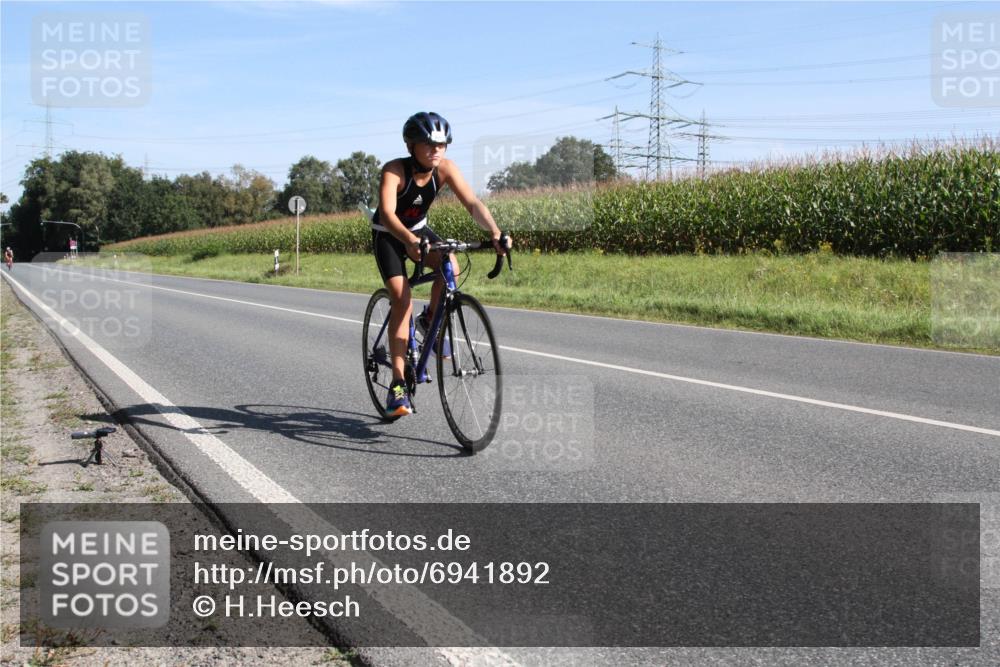 01.09.2024 - 17. Tribühne Triathlon H.Heesch http://msf.ph/oto/6941892 01.09.2024 10:46:10 Radfahren 200, 206, 213 meine-sportfotos.de