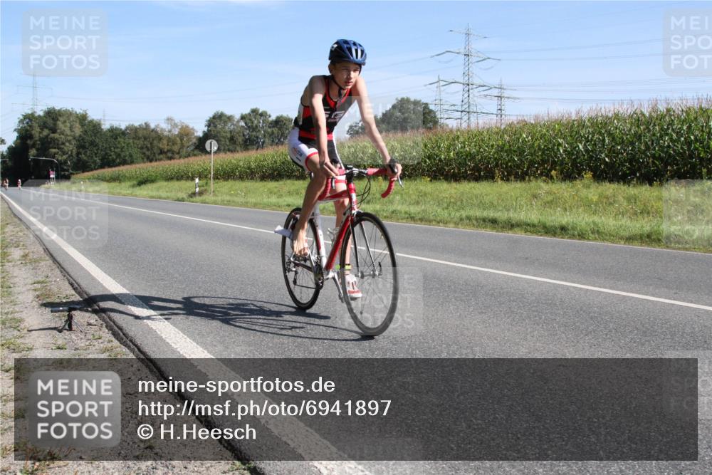 01.09.2024 - 17. Tribühne Triathlon H.Heesch http://msf.ph/oto/6941897 01.09.2024 10:46:30 Radfahren 300 meine-sportfotos.de