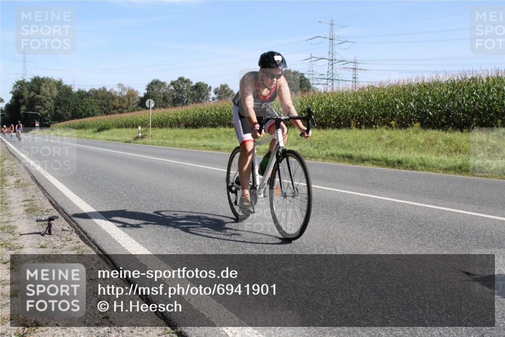 01.09.2024 - 17. Tribühne Triathlon H.Heesch http://msf.ph/oto/6941901 01.09.2024 10:46:42 Radfahren 283, 303 meine-sportfotos.de