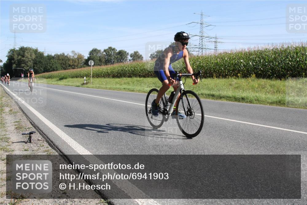 01.09.2024 - 17. Tribühne Triathlon H.Heesch http://msf.ph/oto/6941903 01.09.2024 10:46:46 Radfahren 252, 263, 283, 303 meine-sportfotos.de