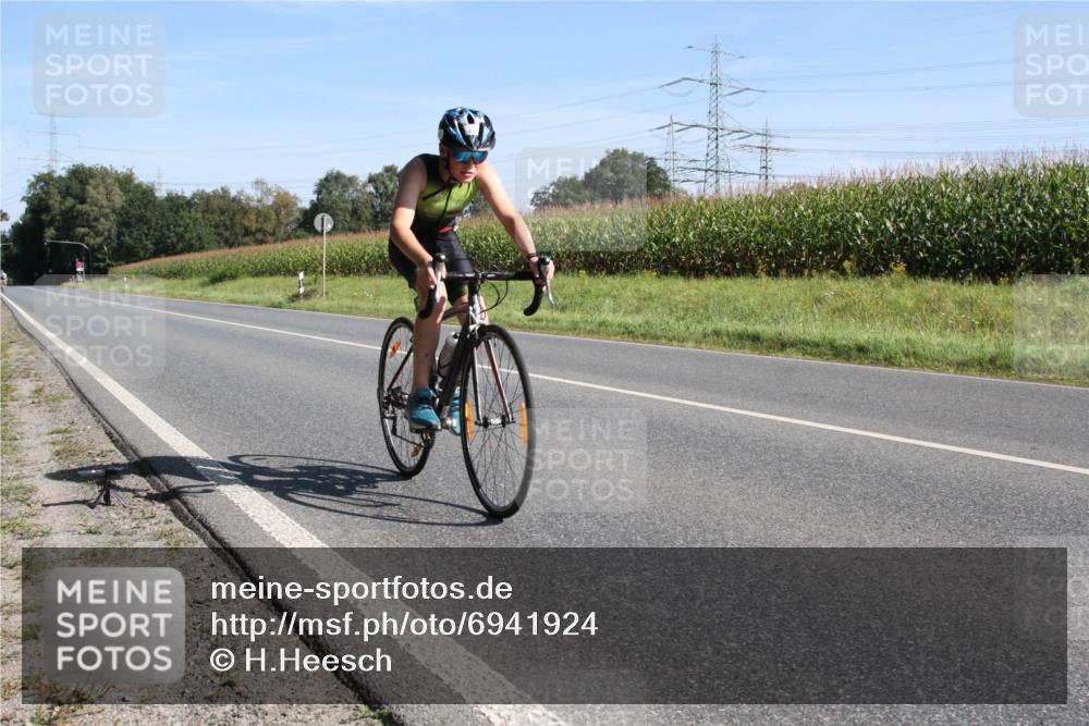 01.09.2024 - 17. Tribühne Triathlon H.Heesch http://msf.ph/oto/6941924 01.09.2024 10:47:23 Radfahren 233 meine-sportfotos.de