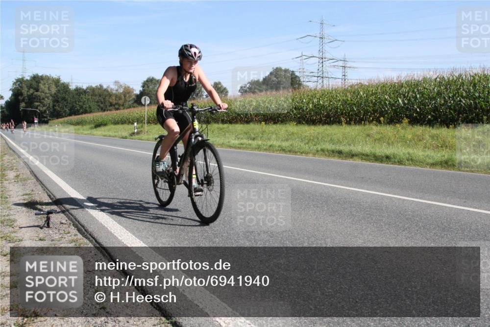01.09.2024 - 17. Tribühne Triathlon H.Heesch http://msf.ph/oto/6941940 01.09.2024 10:47:58 Radfahren 187, 289 meine-sportfotos.de