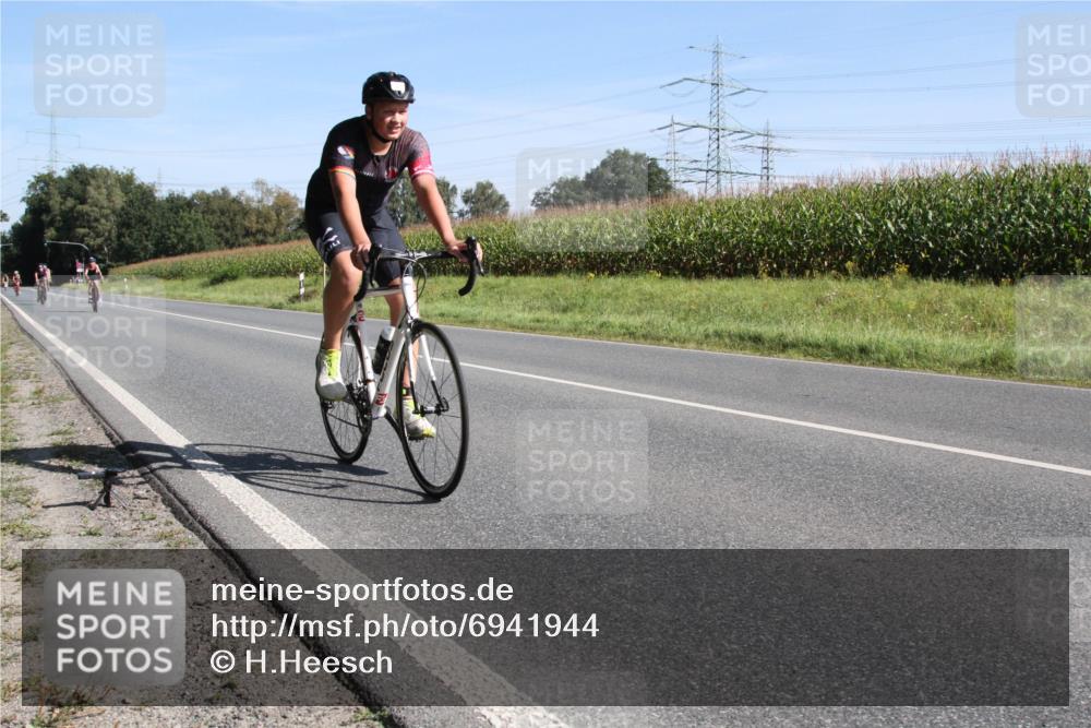 01.09.2024 - 17. Tribühne Triathlon H.Heesch http://msf.ph/oto/6941944 01.09.2024 10:48:06 Radfahren 172, 174, 243, 282 meine-sportfotos.de