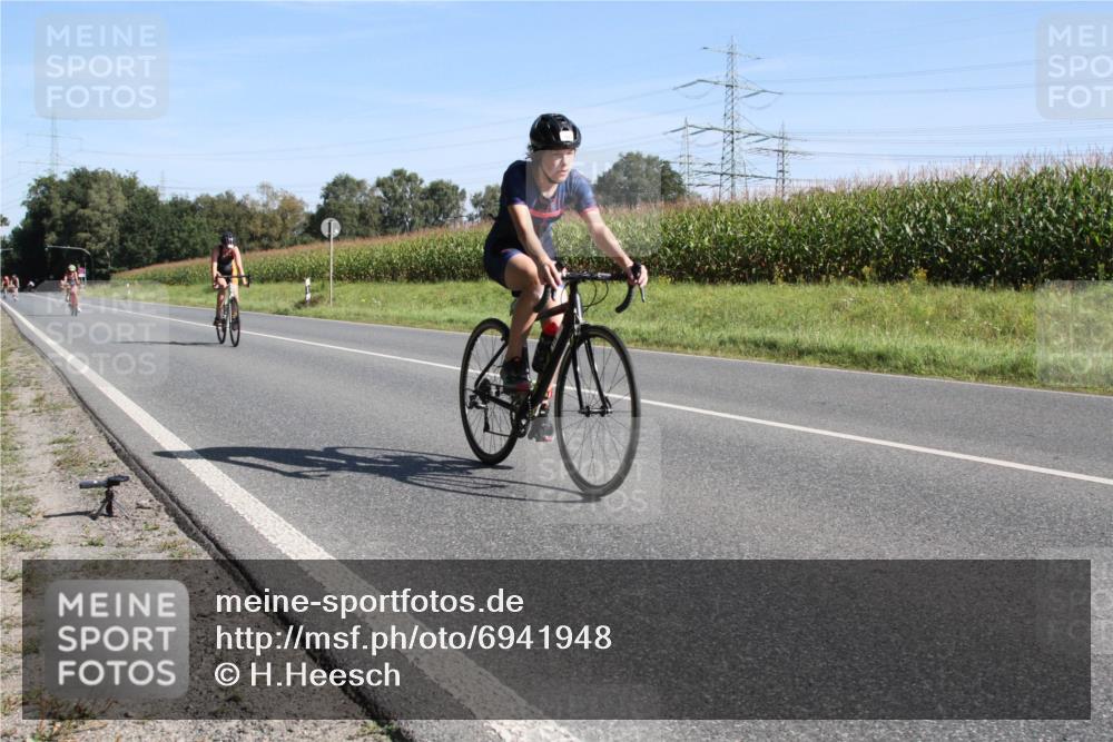 01.09.2024 - 17. Tribühne Triathlon H.Heesch http://msf.ph/oto/6941948 01.09.2024 10:48:11 Radfahren 172, 174, 225, 243, 281 meine-sportfotos.de