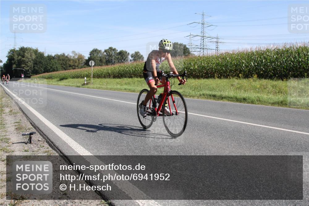 01.09.2024 - 17. Tribühne Triathlon H.Heesch http://msf.ph/oto/6941952 01.09.2024 10:48:14 Radfahren 171, 172, 174, 225, 281 meine-sportfotos.de