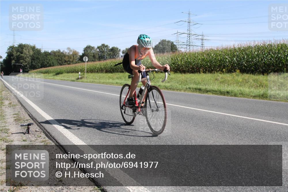 01.09.2024 - 17. Tribühne Triathlon H.Heesch http://msf.ph/oto/6941977 01.09.2024 10:49:43 Radfahren 237 meine-sportfotos.de