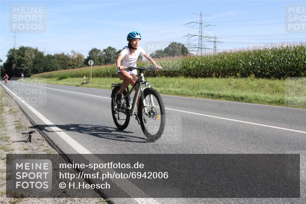01.09.2024 - 17. Tribühne Triathlon H.Heesch http://msf.ph/oto/6942006 01.09.2024 10:53:22 Radfahren 196 meine-sportfotos.de