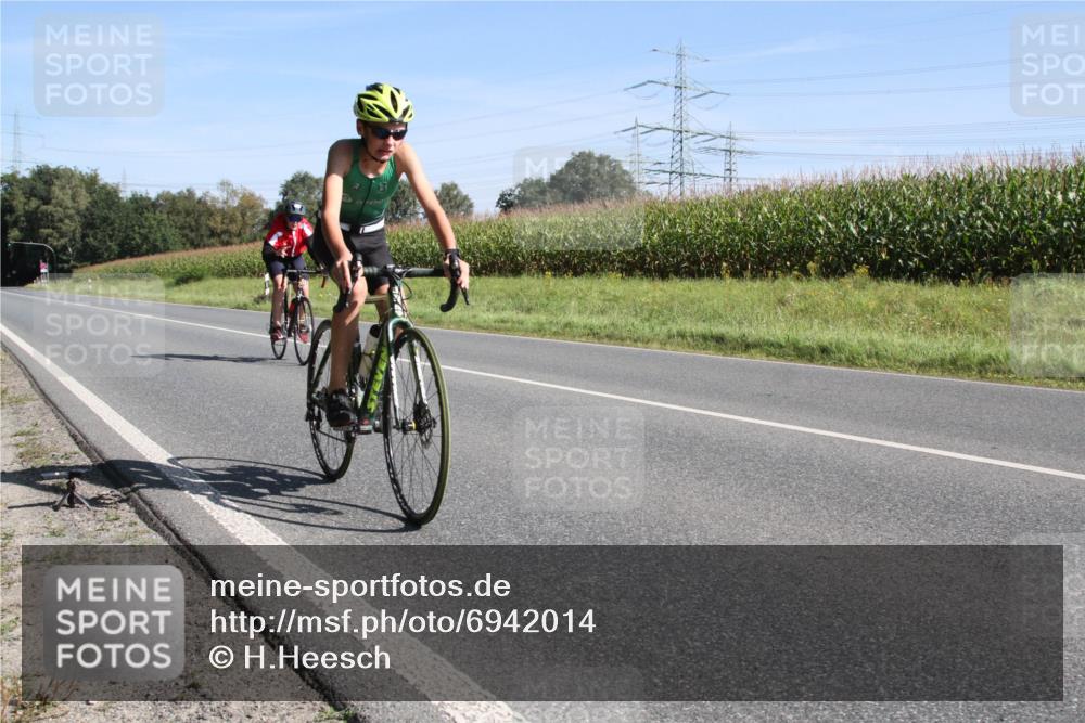 01.09.2024 - 17. Tribühne Triathlon H.Heesch http://msf.ph/oto/6942014 01.09.2024 10:55:03 Radfahren 235, 238 meine-sportfotos.de
