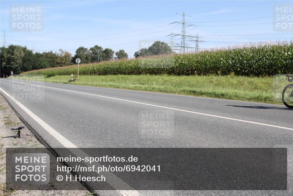 01.09.2024 - 17. Tribühne Triathlon H.Heesch http://msf.ph/oto/6942041 01.09.2024 10:56:35 Radfahren  meine-sportfotos.de