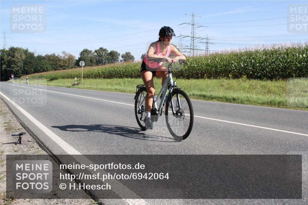 01.09.2024 - 17. Tribühne Triathlon H.Heesch http://msf.ph/oto/6942064 01.09.2024 10:57:39 Radfahren 276 meine-sportfotos.de