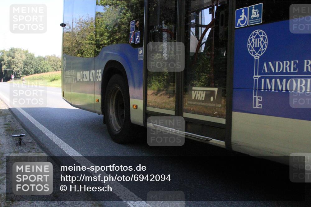 01.09.2024 - 17. Tribühne Triathlon H.Heesch http://msf.ph/oto/6942094 01.09.2024 10:58:34 Radfahren 319, 331 meine-sportfotos.de