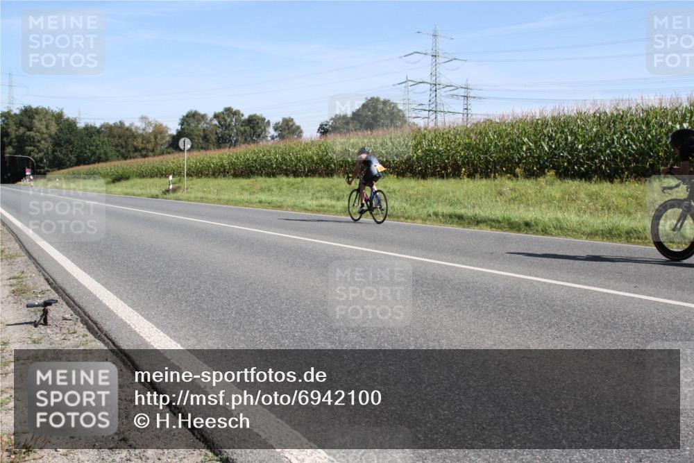 01.09.2024 - 17. Tribühne Triathlon H.Heesch http://msf.ph/oto/6942100 01.09.2024 10:58:37 Radfahren 319, 331 meine-sportfotos.de