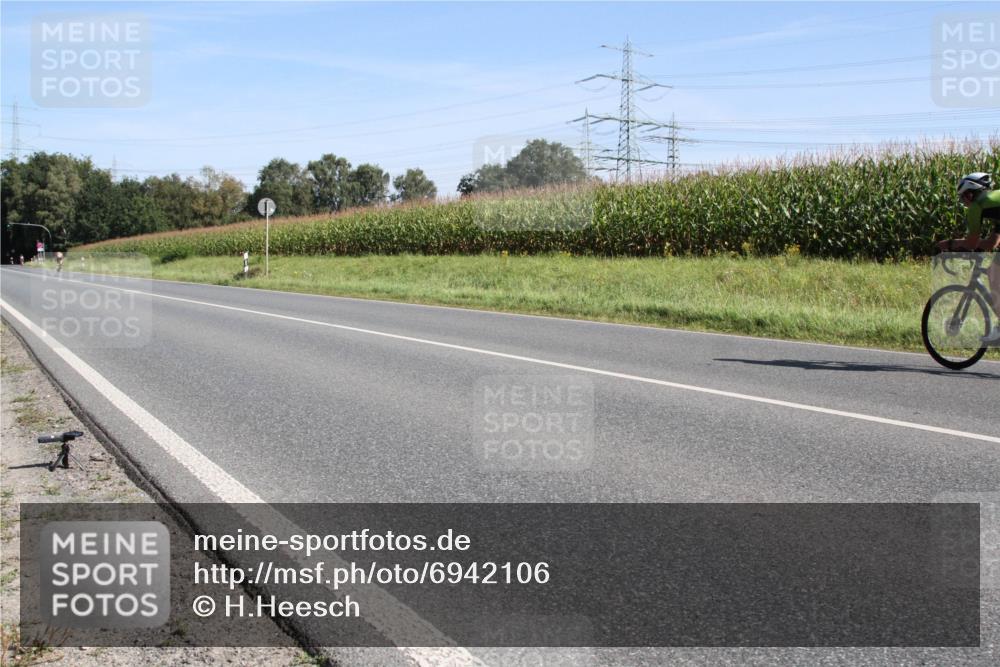 01.09.2024 - 17. Tribühne Triathlon H.Heesch http://msf.ph/oto/6942106 01.09.2024 10:58:53 Radfahren 346 meine-sportfotos.de