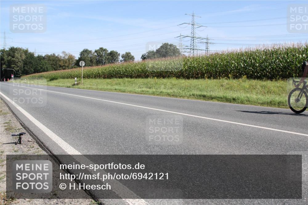 01.09.2024 - 17. Tribühne Triathlon H.Heesch http://msf.ph/oto/6942121 01.09.2024 10:59:21 Radfahren 438 meine-sportfotos.de