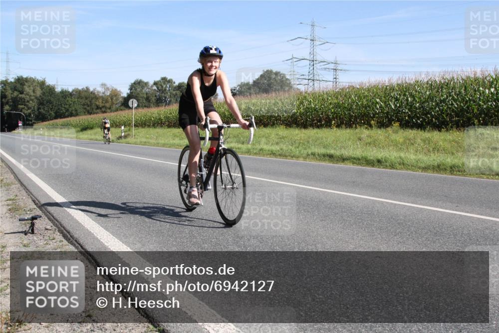 01.09.2024 - 17. Tribühne Triathlon H.Heesch http://msf.ph/oto/6942127 01.09.2024 10:59:40 Radfahren 295, 328 meine-sportfotos.de