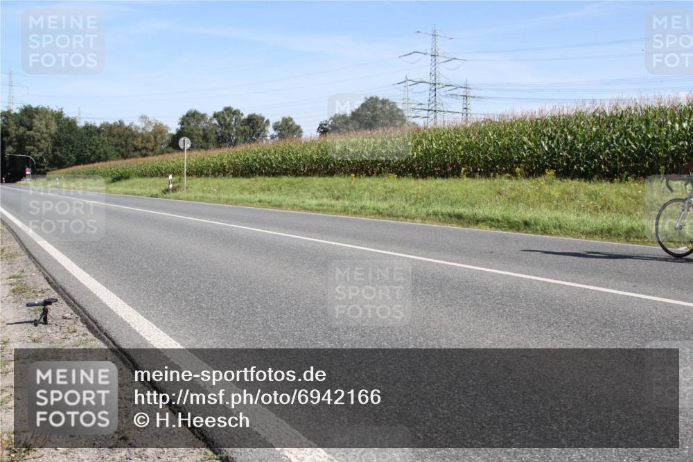 01.09.2024 - 17. Tribühne Triathlon H.Heesch http://msf.ph/oto/6942166 01.09.2024 11:03:08 Radfahren 446 meine-sportfotos.de