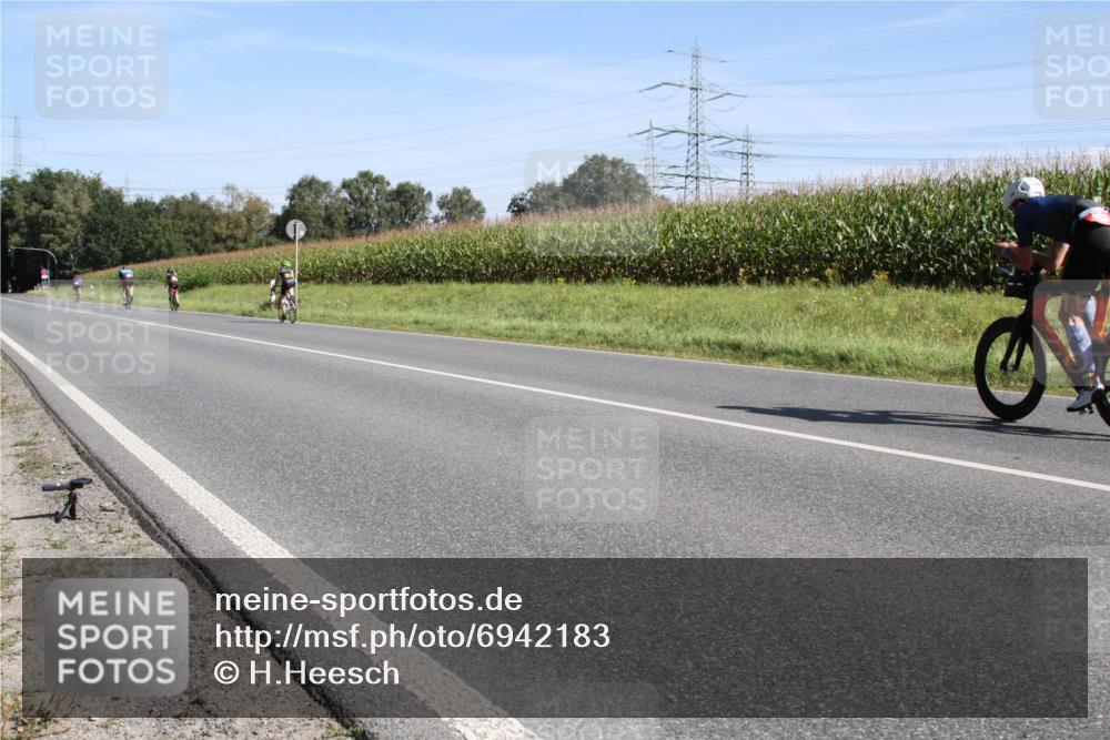01.09.2024 - 17. Tribühne Triathlon H.Heesch http://msf.ph/oto/6942183 01.09.2024 11:03:31 Radfahren 339, 413, 430, 433 meine-sportfotos.de