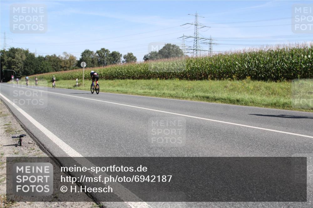 01.09.2024 - 17. Tribühne Triathlon H.Heesch http://msf.ph/oto/6942187 01.09.2024 11:03:32 Radfahren 413, 430, 433 meine-sportfotos.de