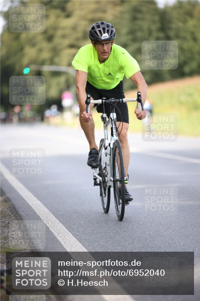 01.09.2024 - 17. Tribühne Triathlon H.Heesch http://msf.ph/oto/6952040 01.09.2024 15:42:13 Radfahren 945, 961, 967, 1054, 1196, 1213, 1217, 1242, 1258, 1269, 1288, 1292 meine-sportfotos.de