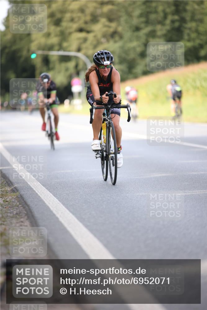 01.09.2024 - 17. Tribühne Triathlon H.Heesch http://msf.ph/oto/6952071 01.09.2024 15:42:44 Radfahren 4, 859, 859, 882, 928, 1032, 1033, 1202, 1245 meine-sportfotos.de