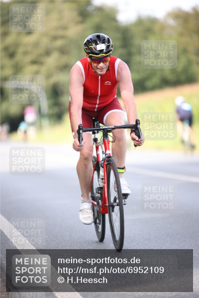 01.09.2024 - 17. Tribühne Triathlon H.Heesch http://msf.ph/oto/6952109 01.09.2024 15:42:51 Radfahren 4, 859, 859, 891, 1296 meine-sportfotos.de