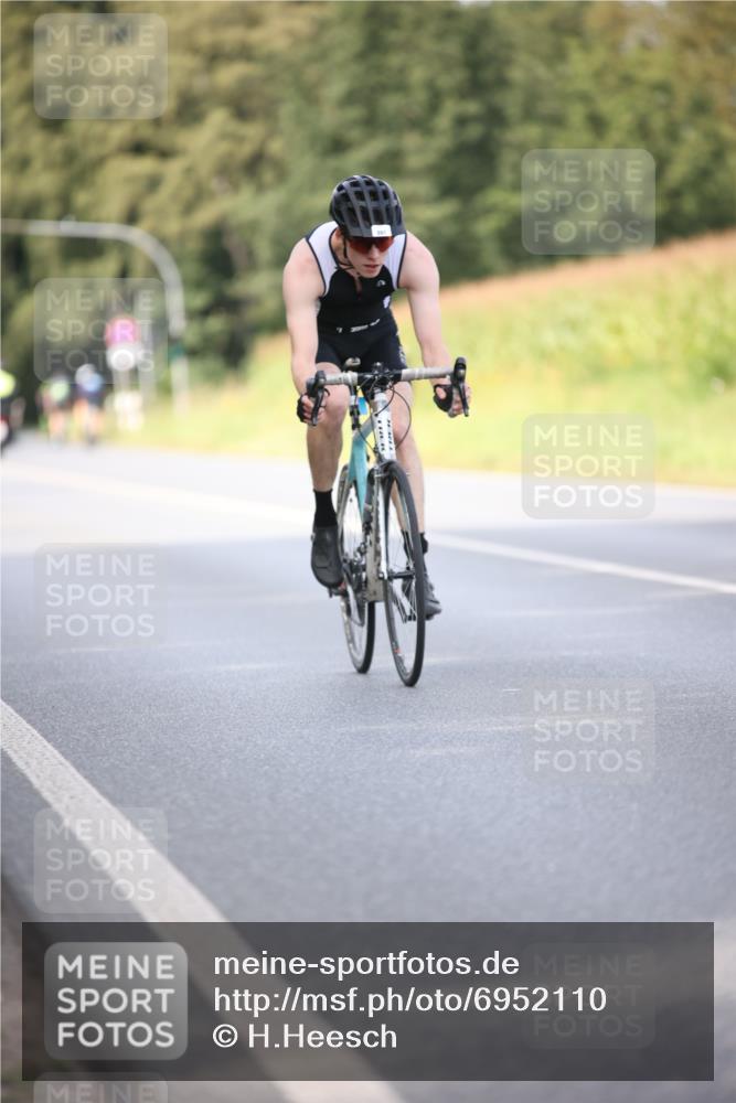 01.09.2024 - 17. Tribühne Triathlon H.Heesch http://msf.ph/oto/6952110 01.09.2024 15:42:59 Radfahren 818, 884, 891, 938, 1296 meine-sportfotos.de