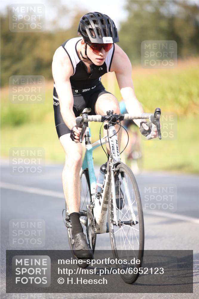 01.09.2024 - 17. Tribühne Triathlon H.Heesch http://msf.ph/oto/6952123 01.09.2024 15:43:00 Radfahren 818, 884, 891, 938 meine-sportfotos.de