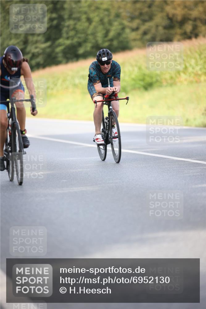 01.09.2024 - 17. Tribühne Triathlon H.Heesch http://msf.ph/oto/6952130 01.09.2024 15:43:06 Radfahren 818, 884, 938, 1029, 1160, 1235, 1295, 1489 meine-sportfotos.de