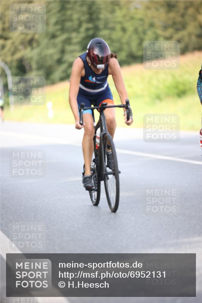 01.09.2024 - 17. Tribühne Triathlon H.Heesch http://msf.ph/oto/6952131 01.09.2024 15:43:07 Radfahren 818, 884, 938, 1029, 1160, 1235, 1295, 1489 meine-sportfotos.de