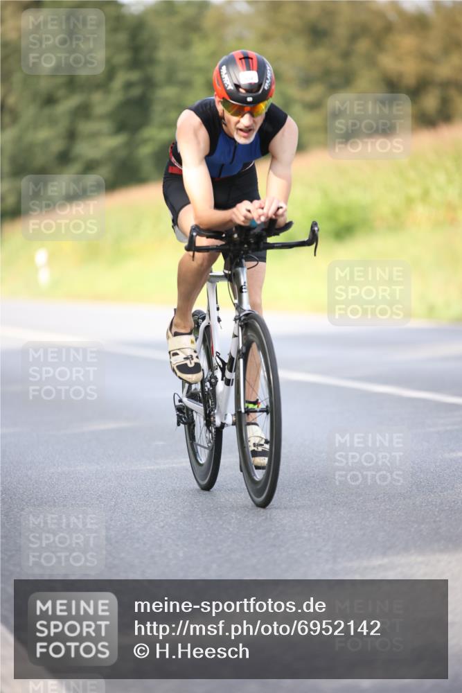 01.09.2024 - 17. Tribühne Triathlon H.Heesch http://msf.ph/oto/6952142 01.09.2024 15:43:08 Radfahren 818, 820, 884, 938, 1029, 1160, 1235, 1277, 1295, 1489 meine-sportfotos.de